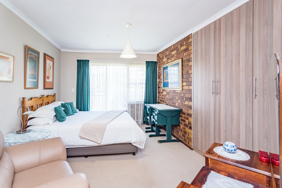 5 Bedroom Property for Sale in Rant En Dal Gauteng