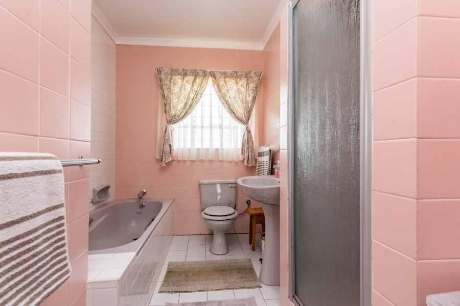 5 Bedroom Property for Sale in Rant En Dal Gauteng