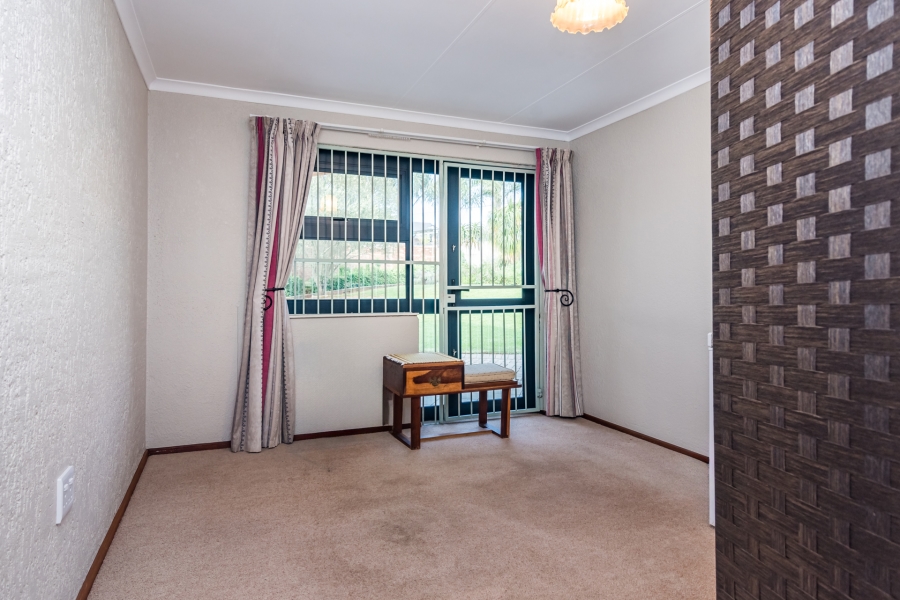5 Bedroom Property for Sale in Rant En Dal Gauteng