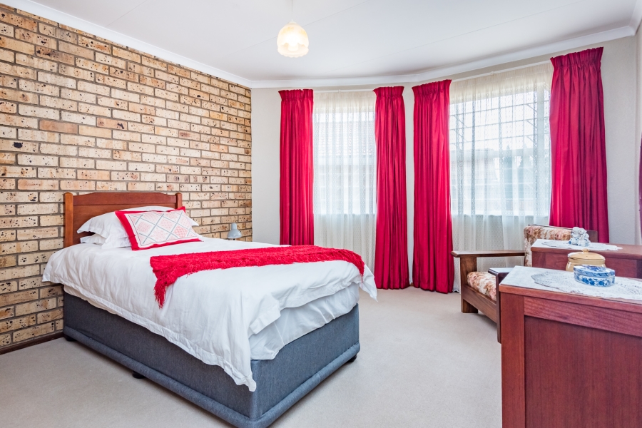 5 Bedroom Property for Sale in Rant En Dal Gauteng