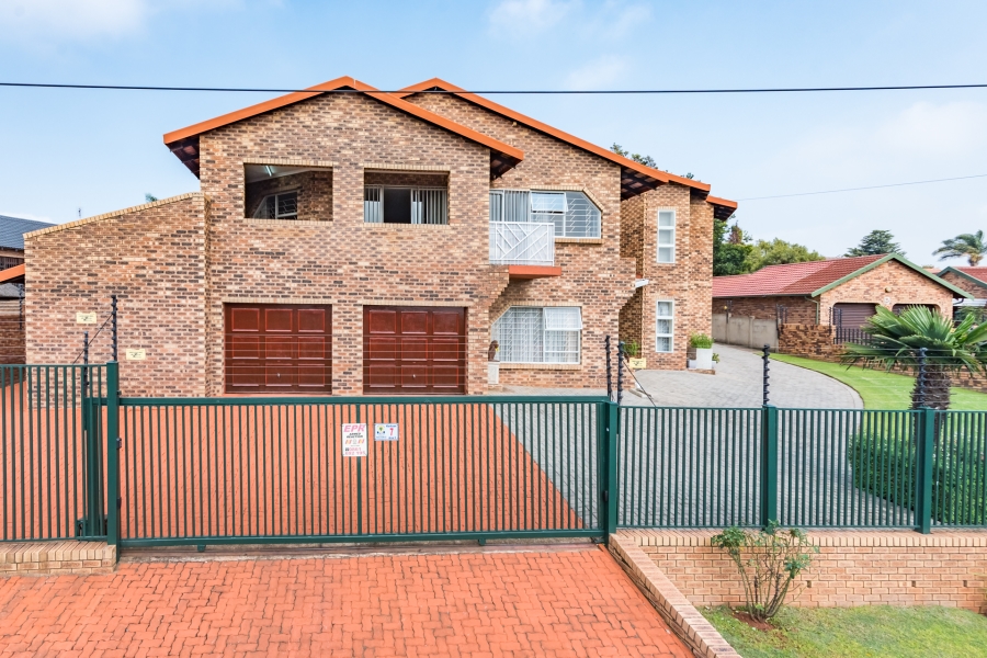 5 Bedroom Property for Sale in Rant En Dal Gauteng