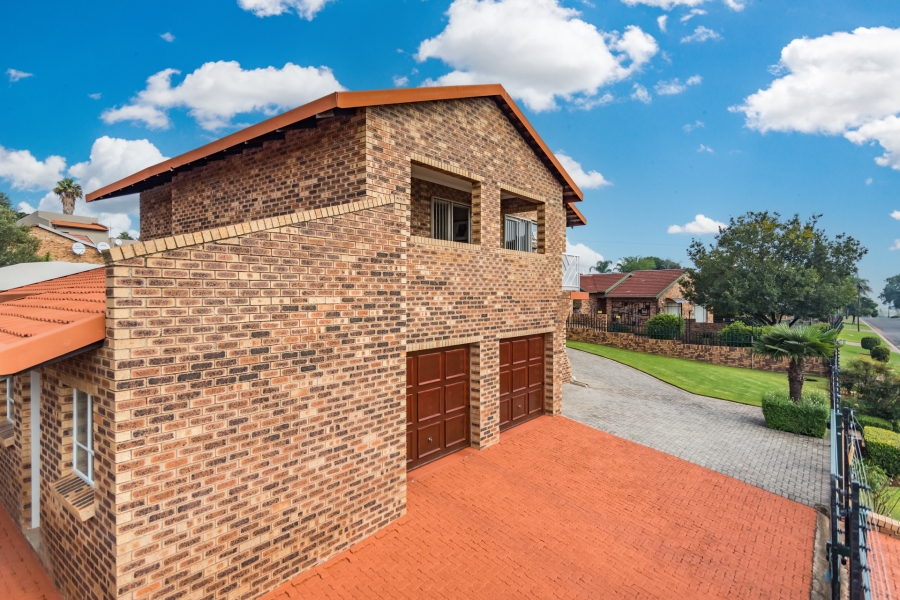 5 Bedroom Property for Sale in Rant En Dal Gauteng