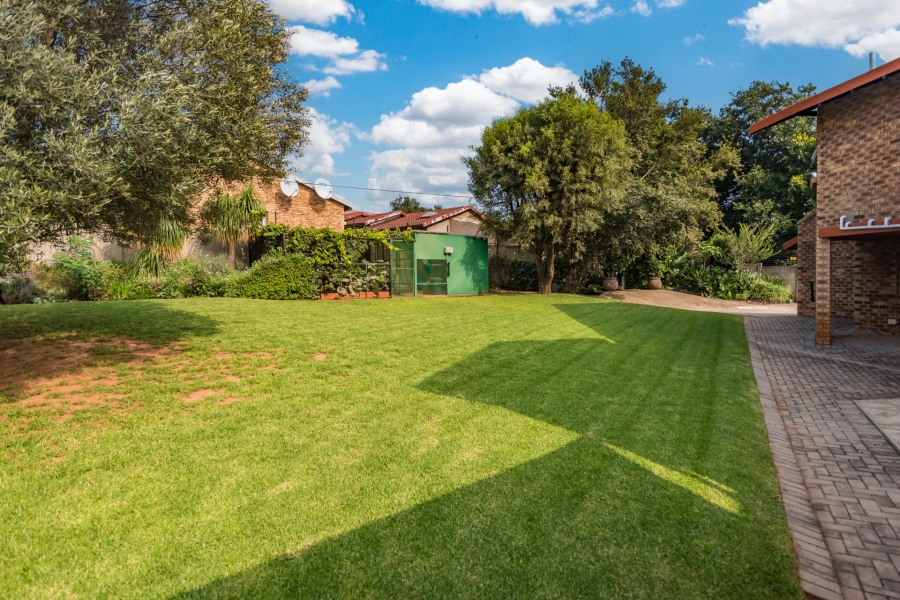 5 Bedroom Property for Sale in Rant En Dal Gauteng