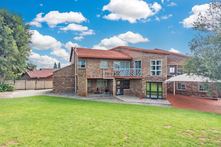 5 Bedroom Property for Sale in Rant En Dal Gauteng