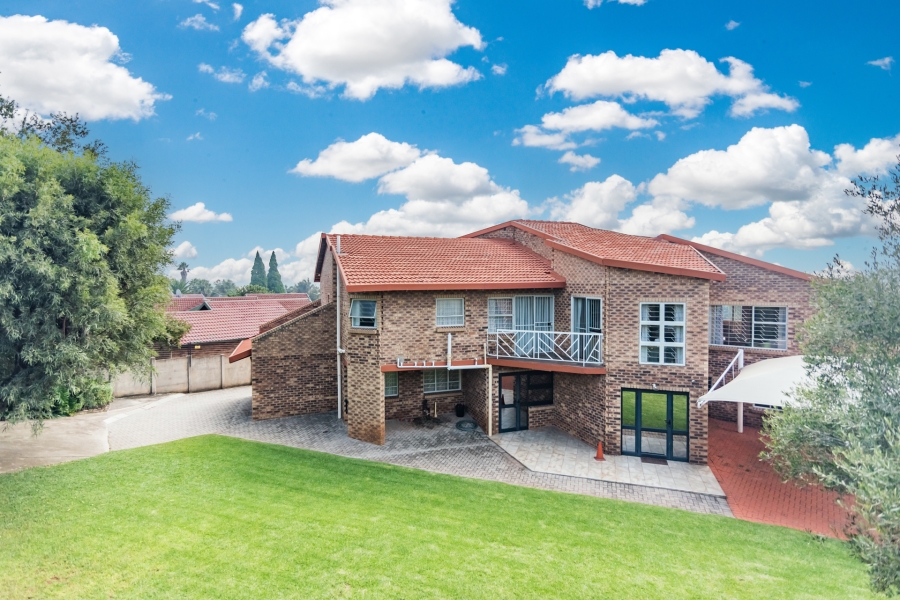 5 Bedroom Property for Sale in Rant En Dal Gauteng