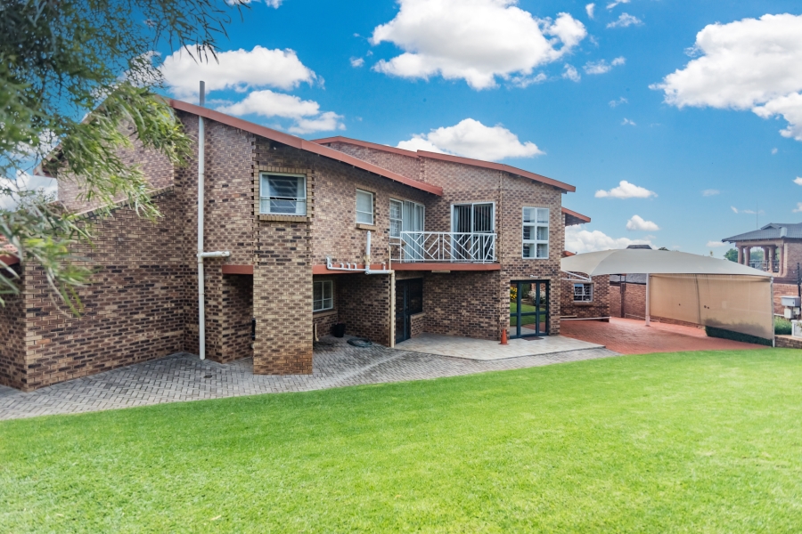5 Bedroom Property for Sale in Rant En Dal Gauteng