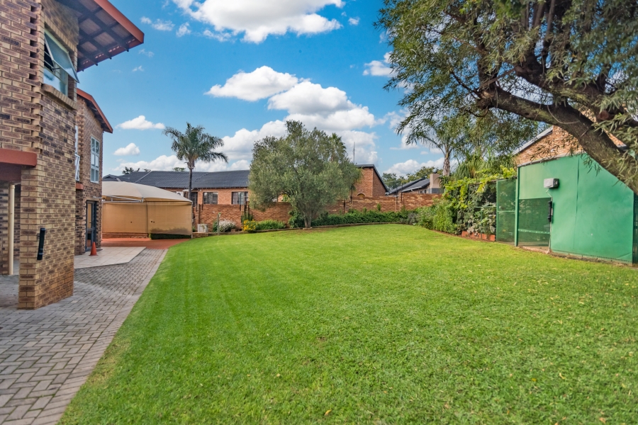 5 Bedroom Property for Sale in Rant En Dal Gauteng