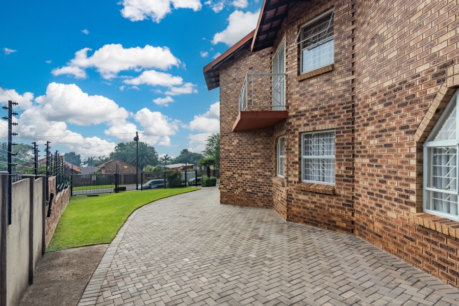5 Bedroom Property for Sale in Rant En Dal Gauteng