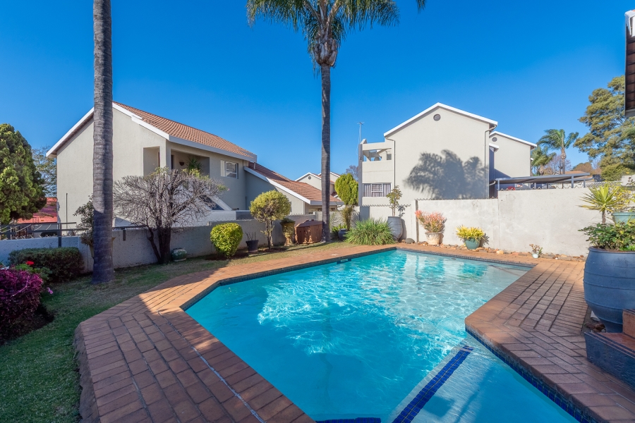 2 Bedroom Property for Sale in Constantia Kloof Gauteng