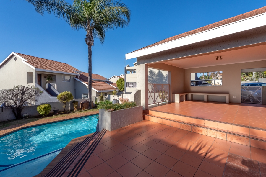 2 Bedroom Property for Sale in Constantia Kloof Gauteng