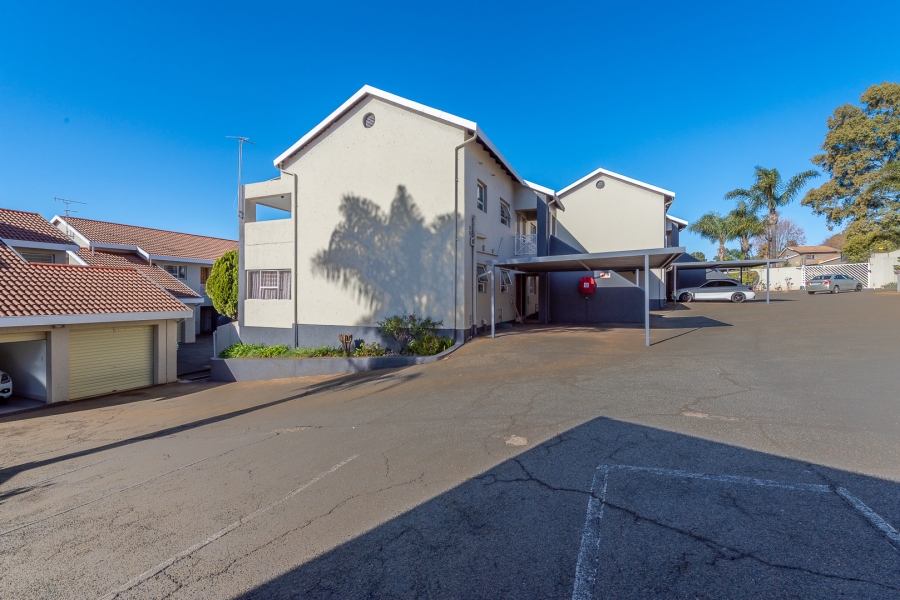 2 Bedroom Property for Sale in Constantia Kloof Gauteng