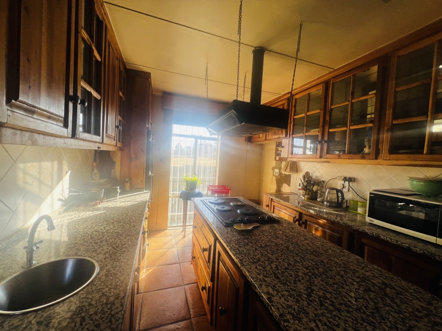 4 Bedroom Property for Sale in Bonaero Park Gauteng