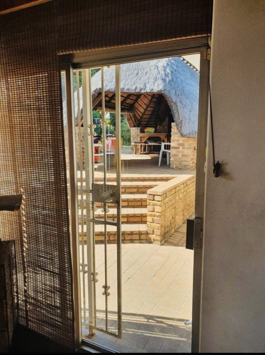 4 Bedroom Property for Sale in Bonaero Park Gauteng