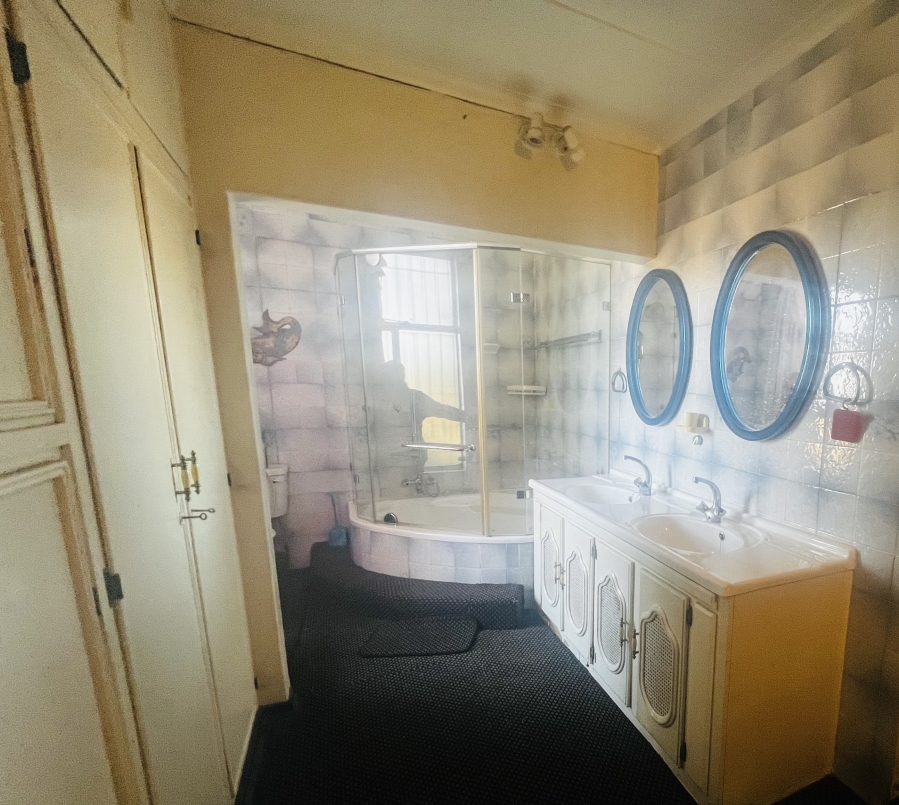 4 Bedroom Property for Sale in Bonaero Park Gauteng