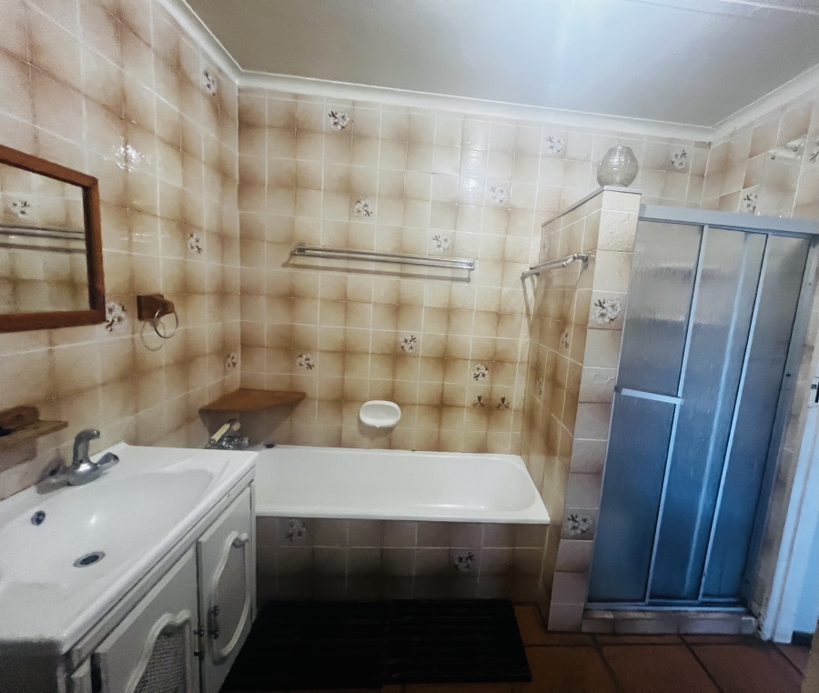 4 Bedroom Property for Sale in Bonaero Park Gauteng