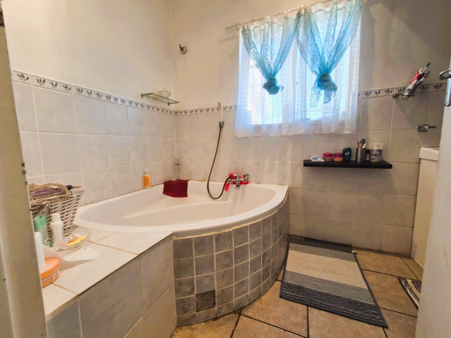4 Bedroom Property for Sale in Sonland Park Gauteng