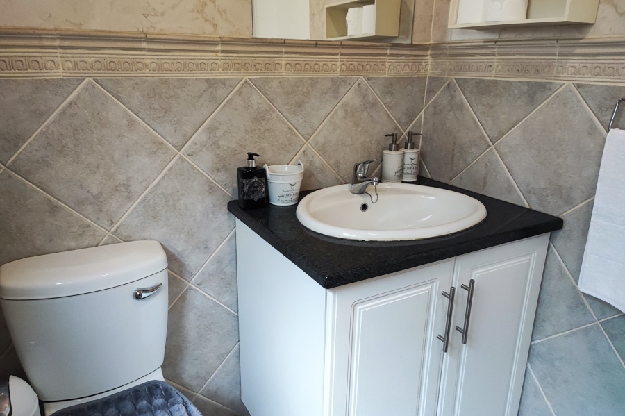 To Let 1 Bedroom Property for Rent in River Club Gauteng