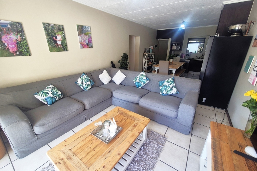 To Let 3 Bedroom Property for Rent in Maroeladal Gauteng