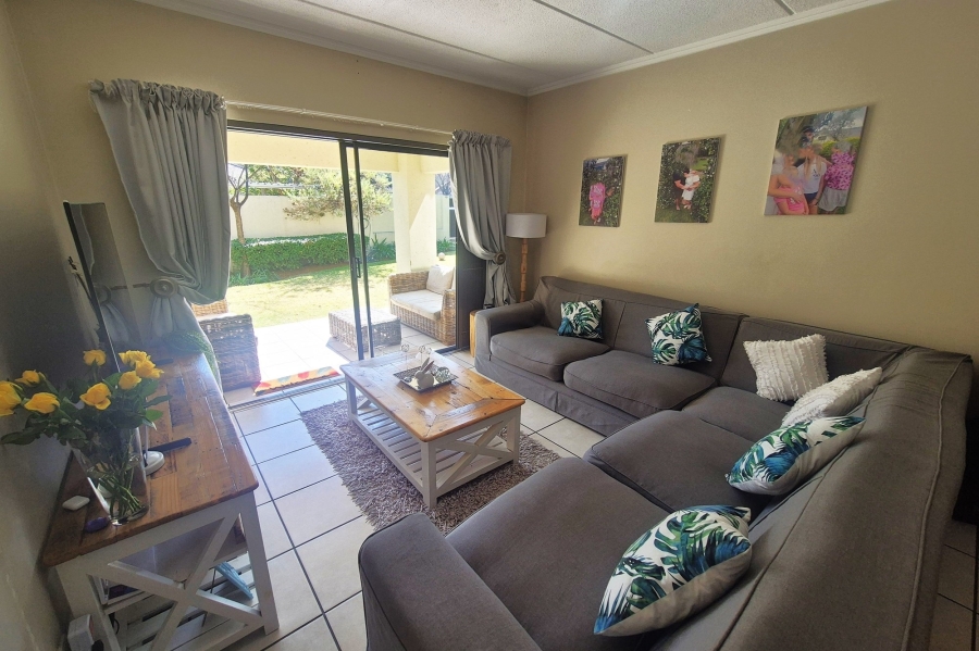 To Let 3 Bedroom Property for Rent in Maroeladal Gauteng