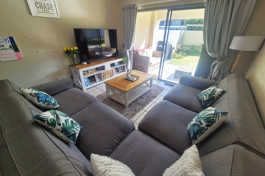 To Let 3 Bedroom Property for Rent in Maroeladal Gauteng