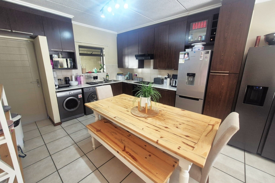 To Let 3 Bedroom Property for Rent in Maroeladal Gauteng