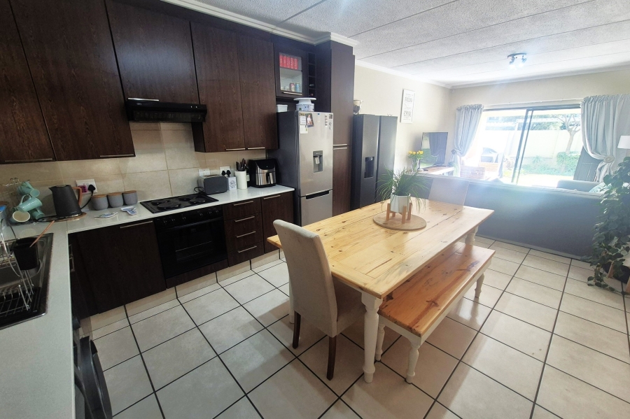 To Let 3 Bedroom Property for Rent in Maroeladal Gauteng