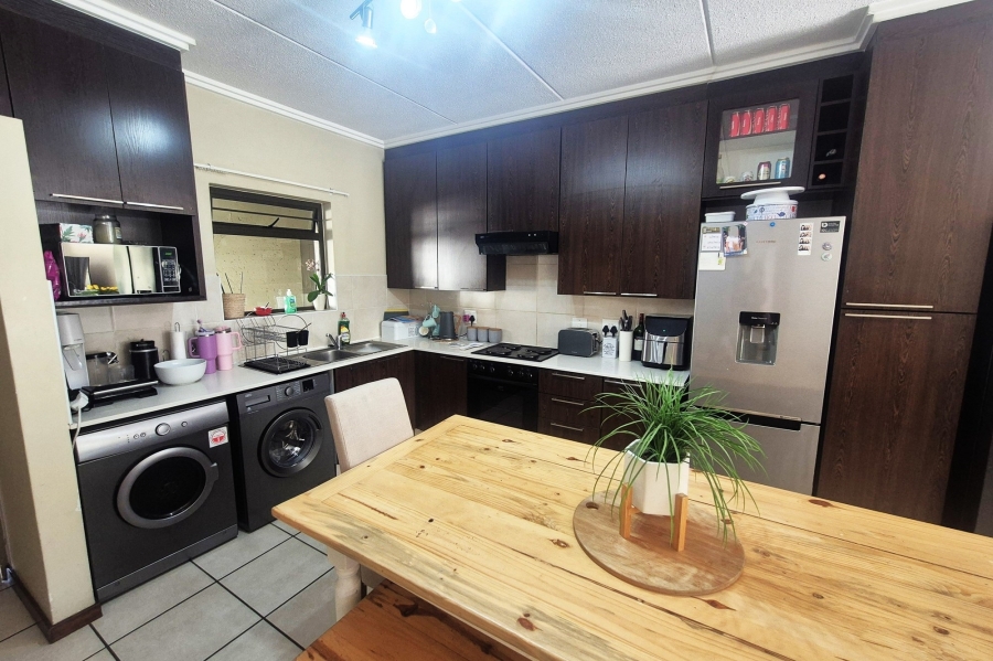 To Let 3 Bedroom Property for Rent in Maroeladal Gauteng