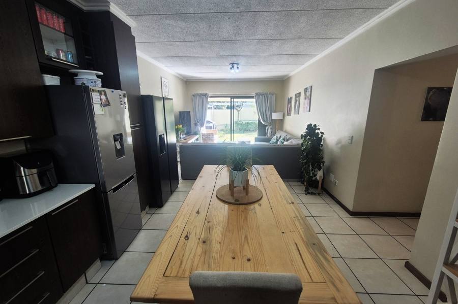 To Let 3 Bedroom Property for Rent in Maroeladal Gauteng