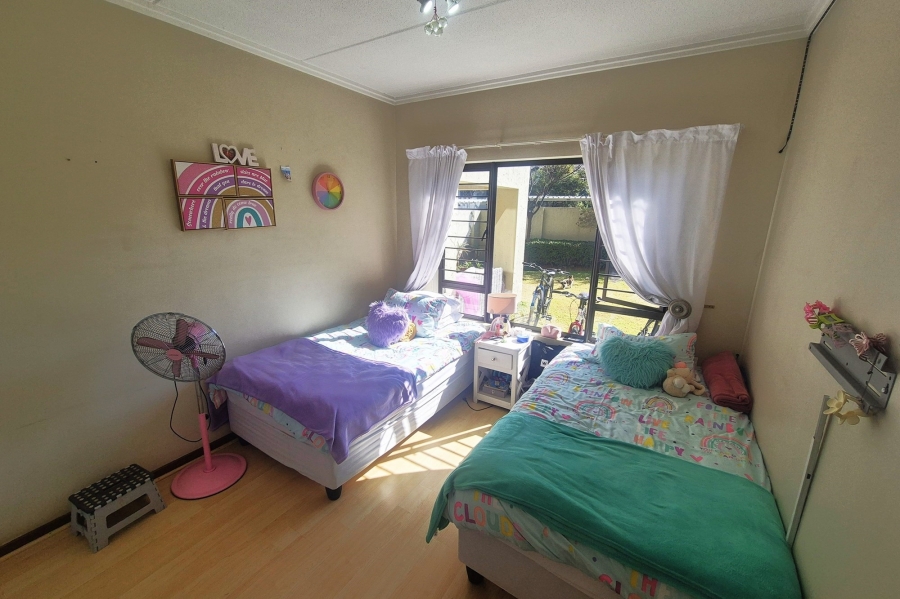 To Let 3 Bedroom Property for Rent in Maroeladal Gauteng