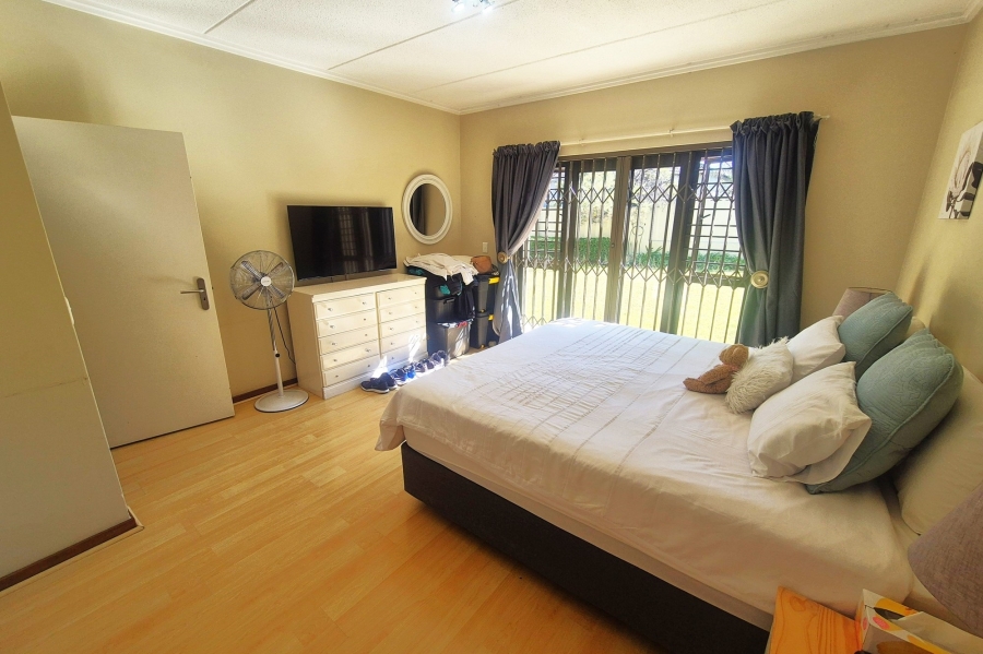 To Let 3 Bedroom Property for Rent in Maroeladal Gauteng