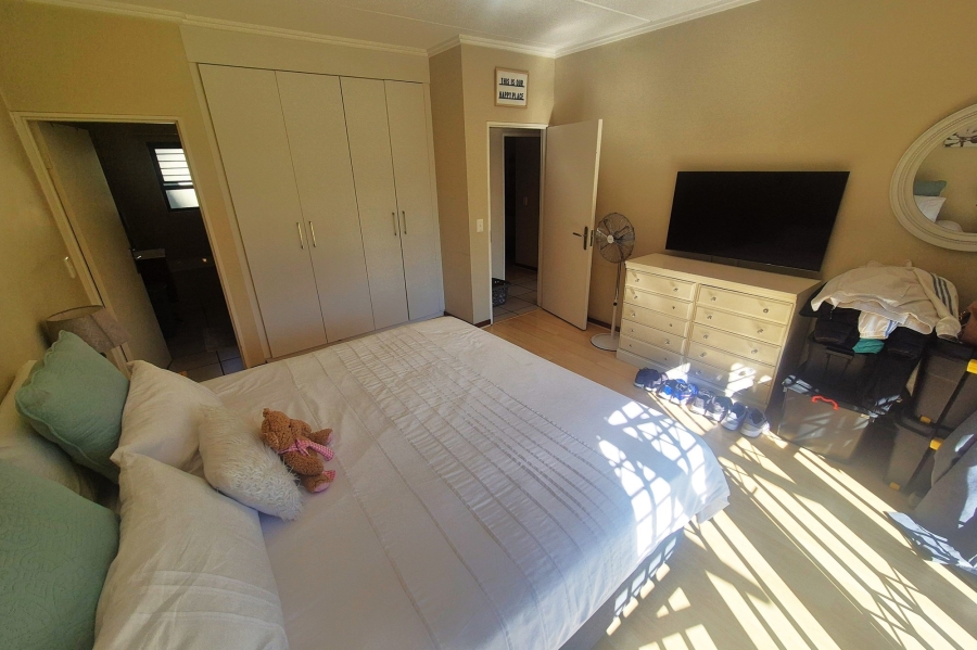 To Let 3 Bedroom Property for Rent in Maroeladal Gauteng