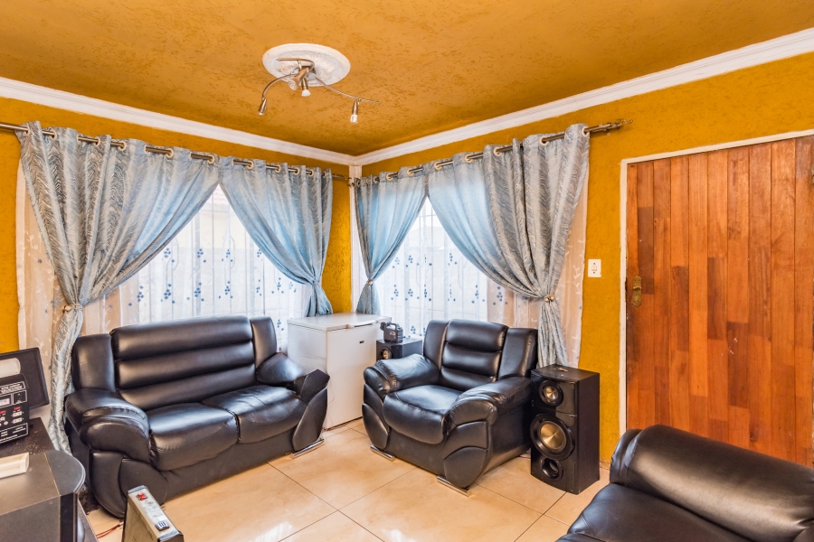 2 Bedroom Property for Sale in Protea Glen Gauteng