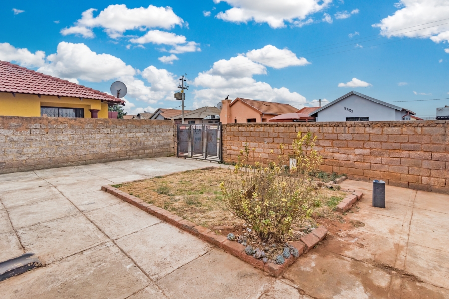 2 Bedroom Property for Sale in Protea Glen Gauteng