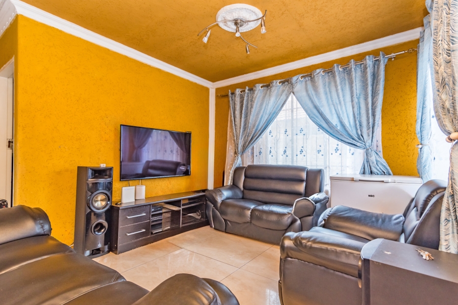 2 Bedroom Property for Sale in Protea Glen Gauteng