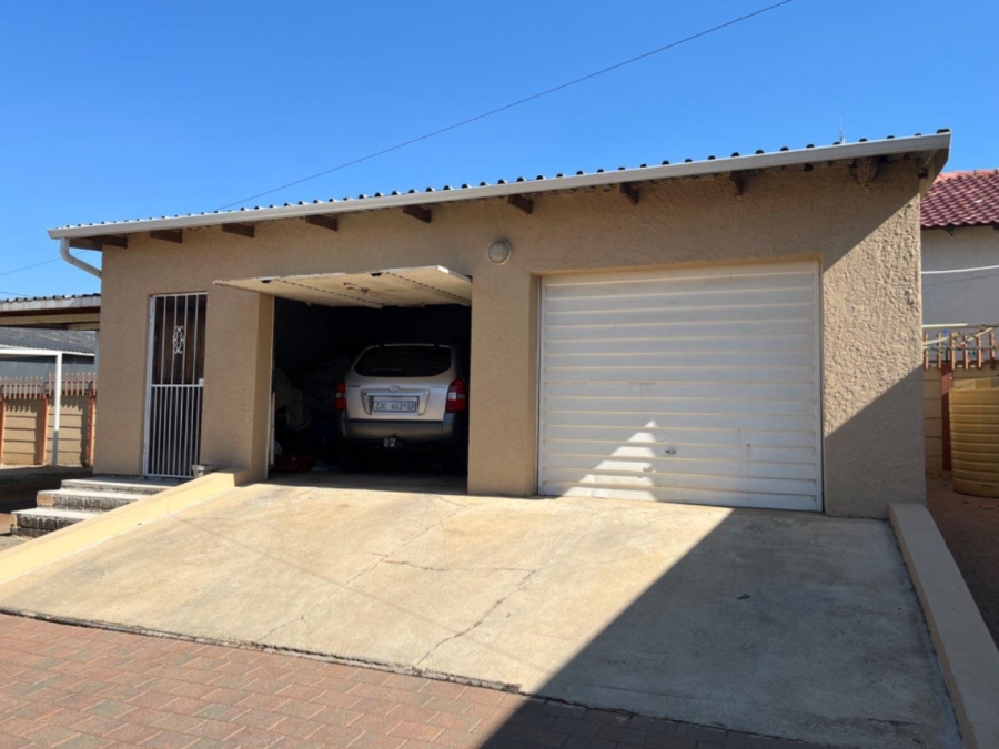 4 Bedroom Property for Sale in Risana Gauteng