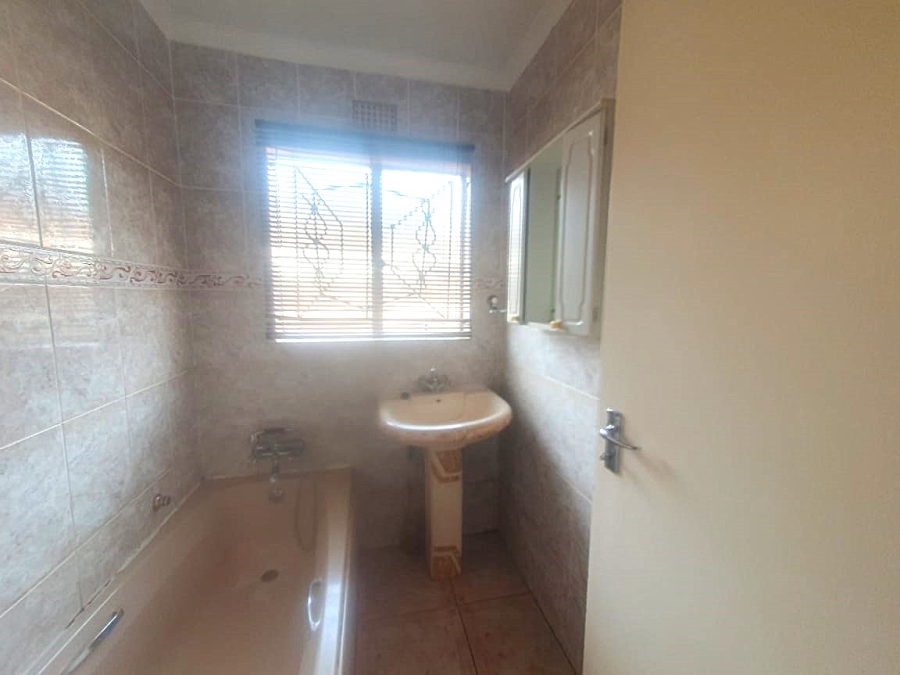 3 Bedroom Property for Sale in Mmesi Park Gauteng