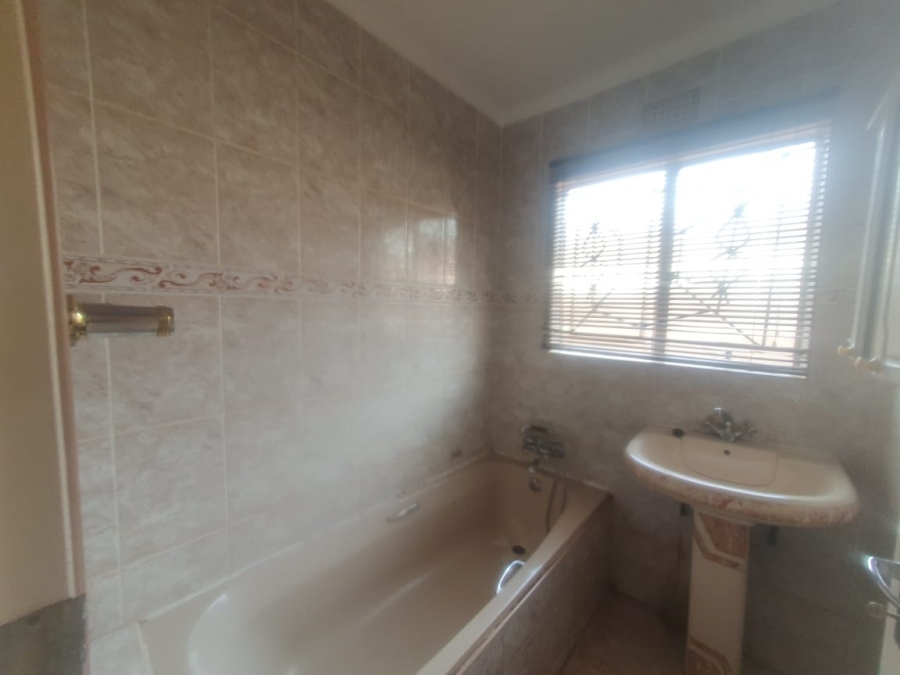 3 Bedroom Property for Sale in Mmesi Park Gauteng