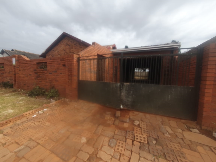3 Bedroom Property for Sale in Mmesi Park Gauteng