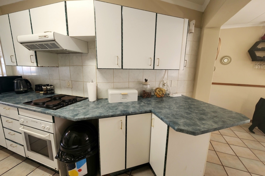 To Let 3 Bedroom Property for Rent in Die Hoewes Gauteng