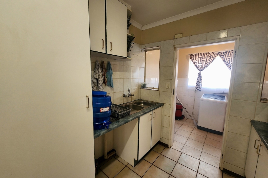To Let 3 Bedroom Property for Rent in Die Hoewes Gauteng