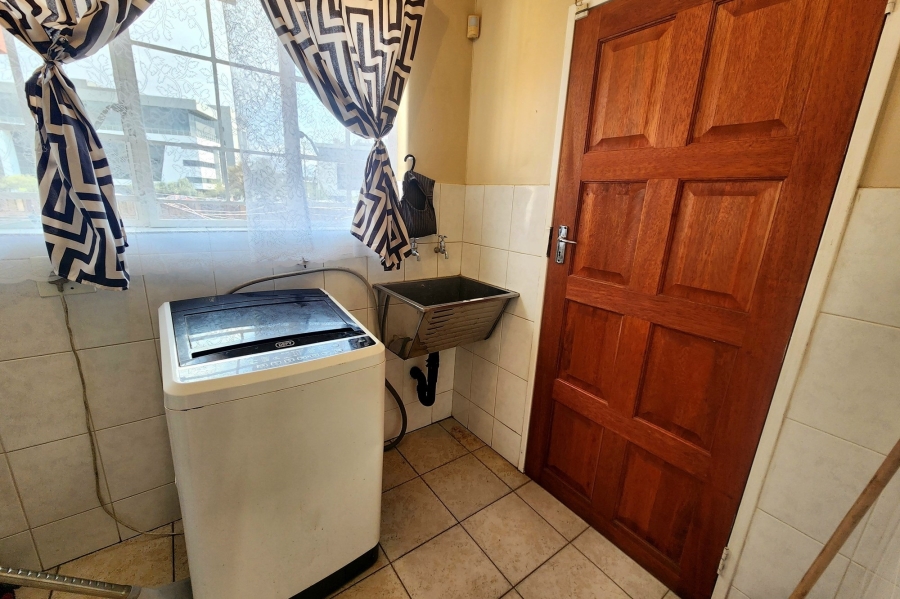 To Let 3 Bedroom Property for Rent in Die Hoewes Gauteng