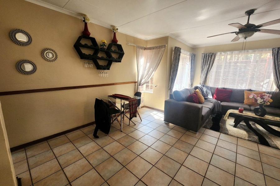 To Let 3 Bedroom Property for Rent in Die Hoewes Gauteng