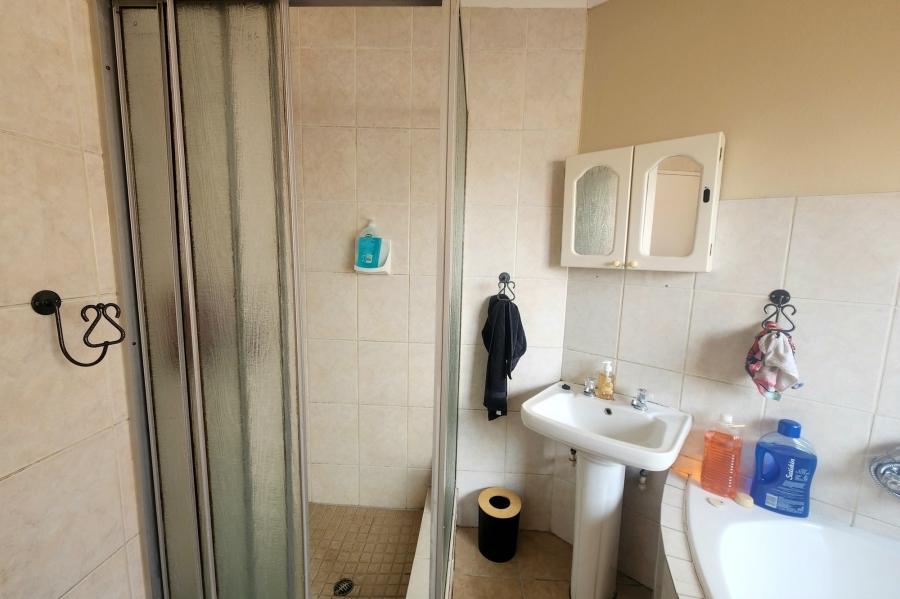 To Let 3 Bedroom Property for Rent in Die Hoewes Gauteng
