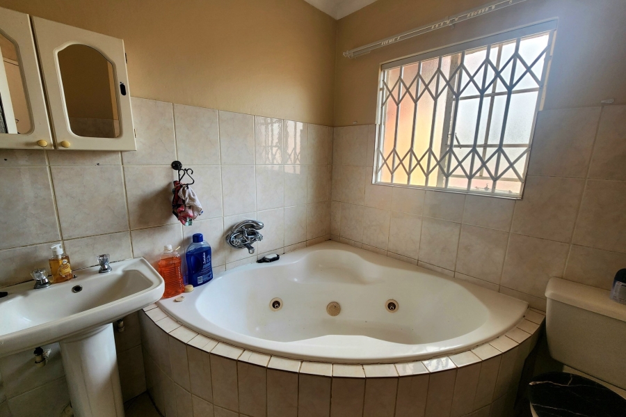 To Let 3 Bedroom Property for Rent in Die Hoewes Gauteng