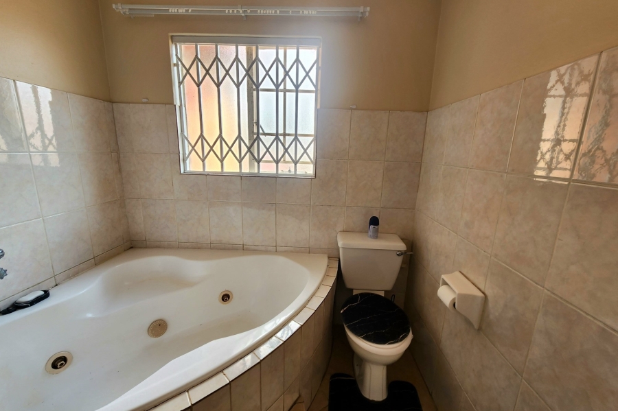 To Let 3 Bedroom Property for Rent in Die Hoewes Gauteng