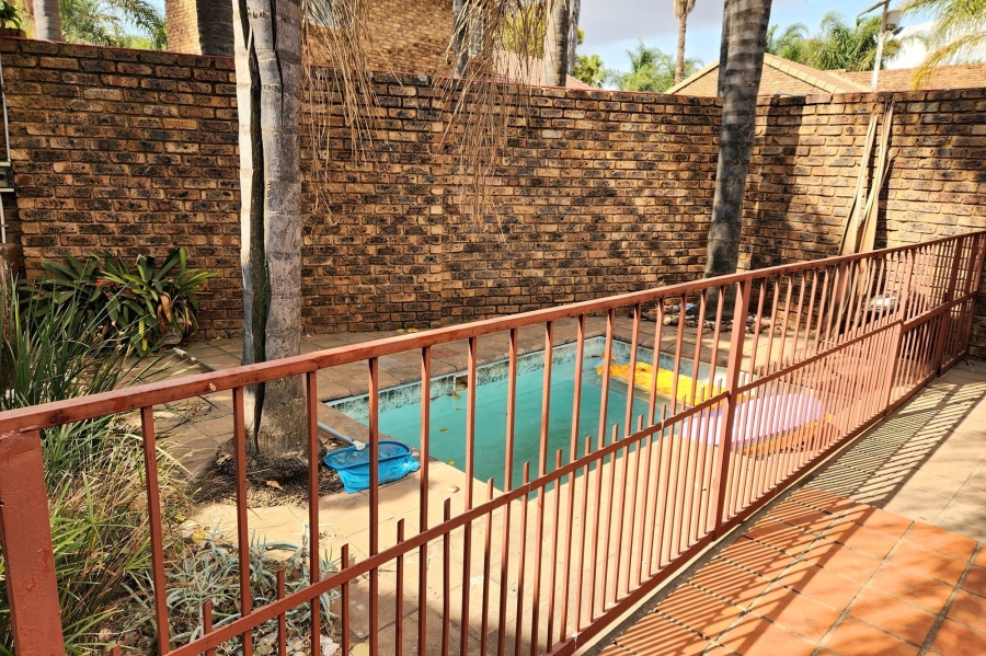 To Let 3 Bedroom Property for Rent in Die Hoewes Gauteng