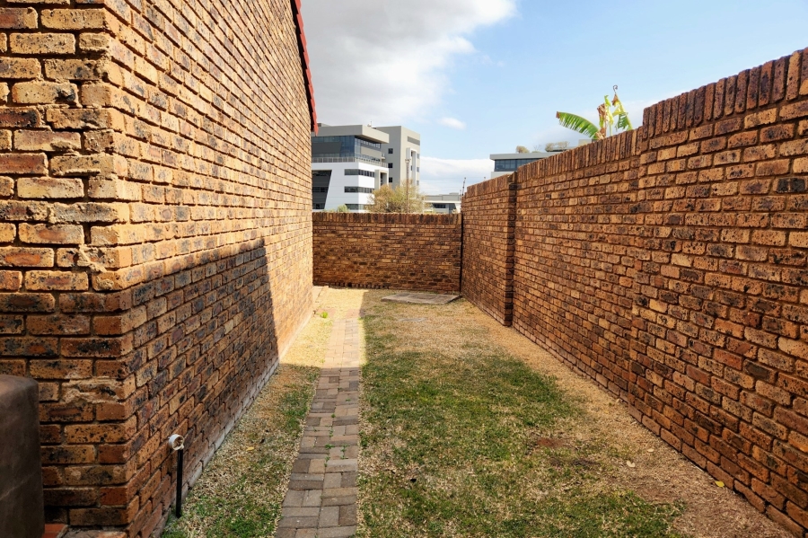 To Let 3 Bedroom Property for Rent in Die Hoewes Gauteng