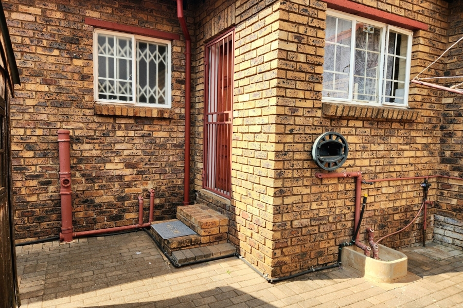 To Let 3 Bedroom Property for Rent in Die Hoewes Gauteng