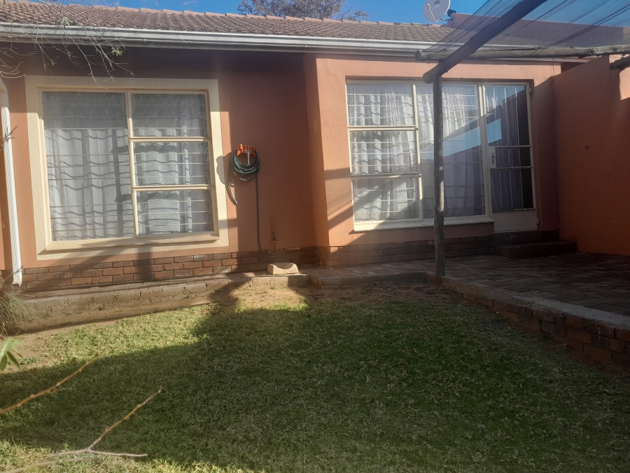 To Let 2 Bedroom Property for Rent in Alan Manor Gauteng