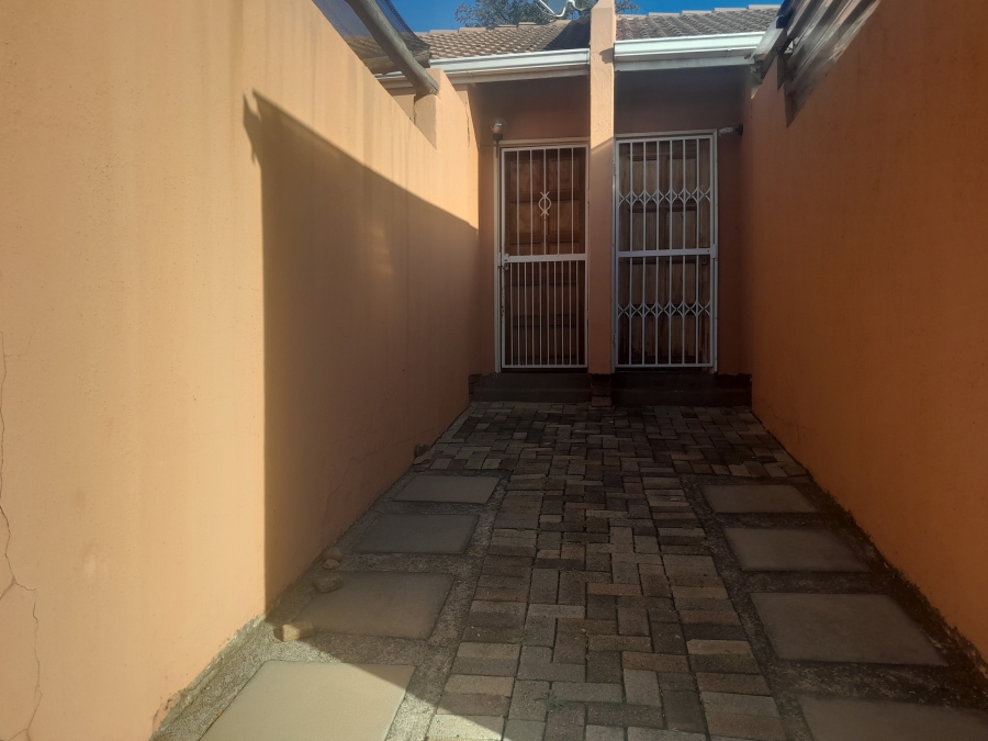 To Let 2 Bedroom Property for Rent in Alan Manor Gauteng